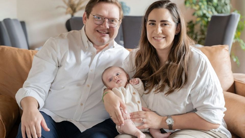 Marina nació con acondroplasia y su familia emprendió la lucha para que reciba su tratamiento en el sector salud.