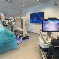 Medtronic apuesta por cirugía robótica y dispositivos miniaturizados en Latinoamérica