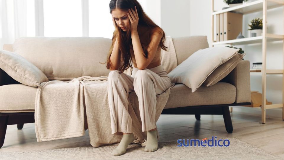 Conoce el significado de mover todo el tiempo la pierna, según la psicología