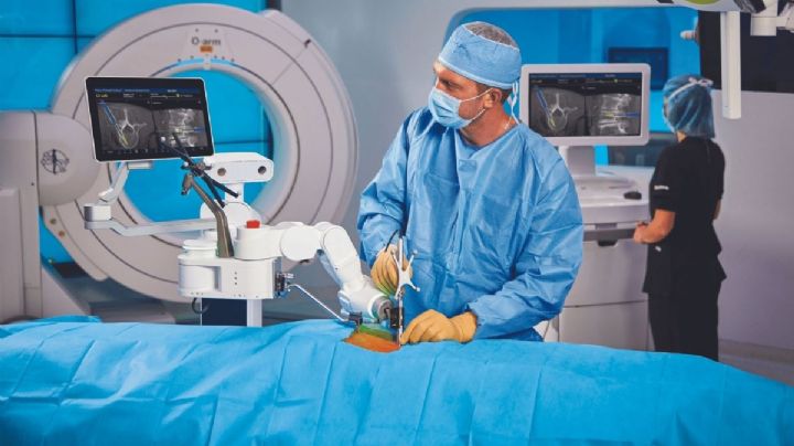 Robot para cirugía de columna, en espera del sí en Cofepris