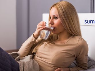 ¿Tomar agua antes de dormir sí o no?