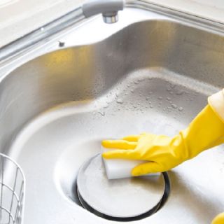 El secreto para quitar las manchas del fregadero y dejarlo como nuevo