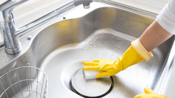 El secreto para quitar las manchas del fregadero y dejarlo como nuevo