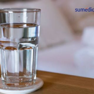 Lo que pasa en tu cuerpo si tomas agua al despertar