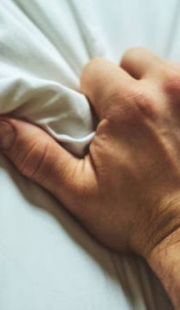 Foto descriptiva de: ¿A qué edad disfrutan más los hombres de la intimidad?