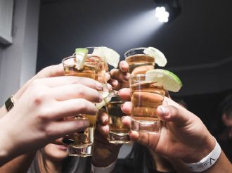 ¿Tequila adulterado? Estos síntomas indican una intoxicación grave
