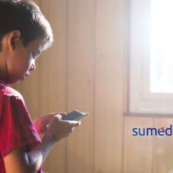 ¿A qué edad le deberías dar a tu hijo su primer celular?