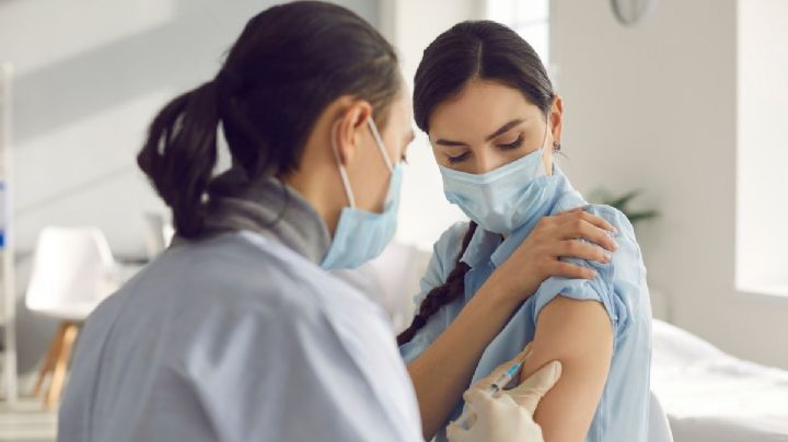Vacuna covid reduce riesgo de infartos y accidentes cardiovasculares, revela un nuevo estudio
