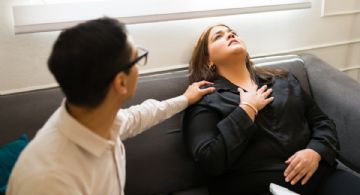 Primeros auxilios psicológicos ante un ataque de pánico: cuando la calma también salva