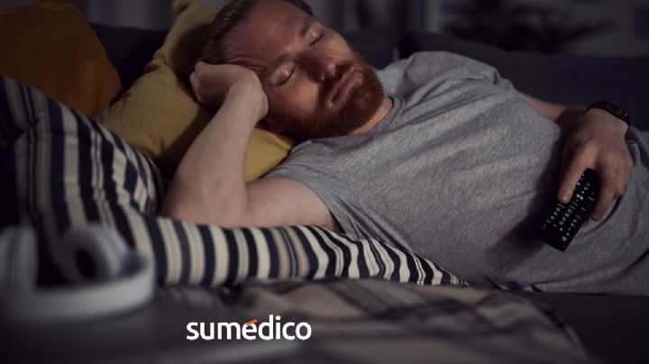 ¿Duermes con la televisión prendida? Esto es lo que dice la psicología de ti