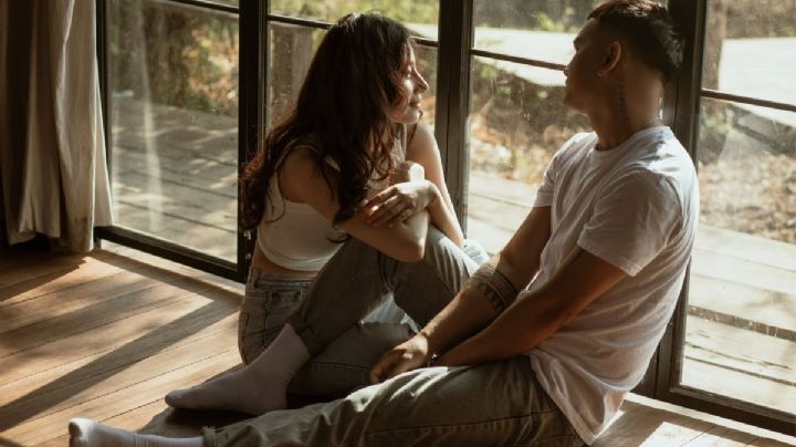 5 señales de que realmente le gustas a un hombre