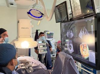 Con tecnología mínimamente invasiva, combaten insuficiencia mitral en Cardiología
