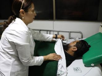 ¿Roncas fuerte y no descansas? Israel venció la apnea del sueño en el IMSS