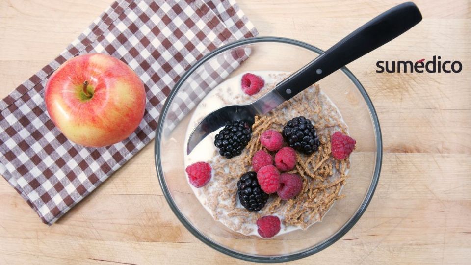 Conoce los desayunos ricos en fibra para prevenir malestares digestivos durante el día