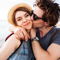 Love bombing: cuando demasiado amor puede ser una señal de alerta