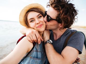 Love bombing: cuando demasiado amor puede ser una señal de alerta
