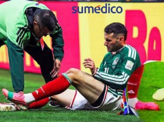 Se confirma la lesión de Santi Giménez, ¿cuánto tiempo estará fuera de las canchas?