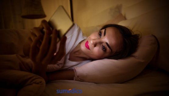 ¿Qué consecuencias para la salud tiene el dormirse tarde durante la noche?