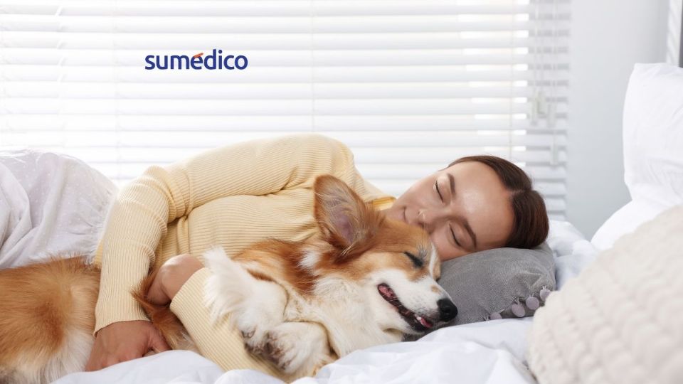 Conoce si debes seguir durmiendo con tu mascota