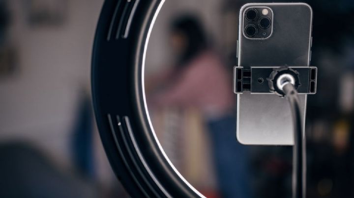 Alertan por influencers que promueven alcohol, tabaco y vapeadores en redes sociales